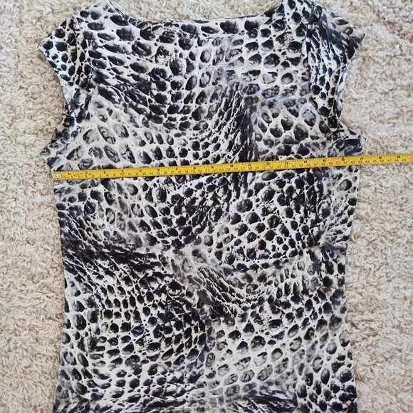 Anne Klein Womens Short Sleeve Pullover Top Black White Animal Print Size Medium - Picture 5 of 6